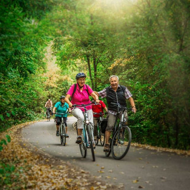 Radfahrer auf einer Radtour durch die RECARBO-Erlebnisregion.